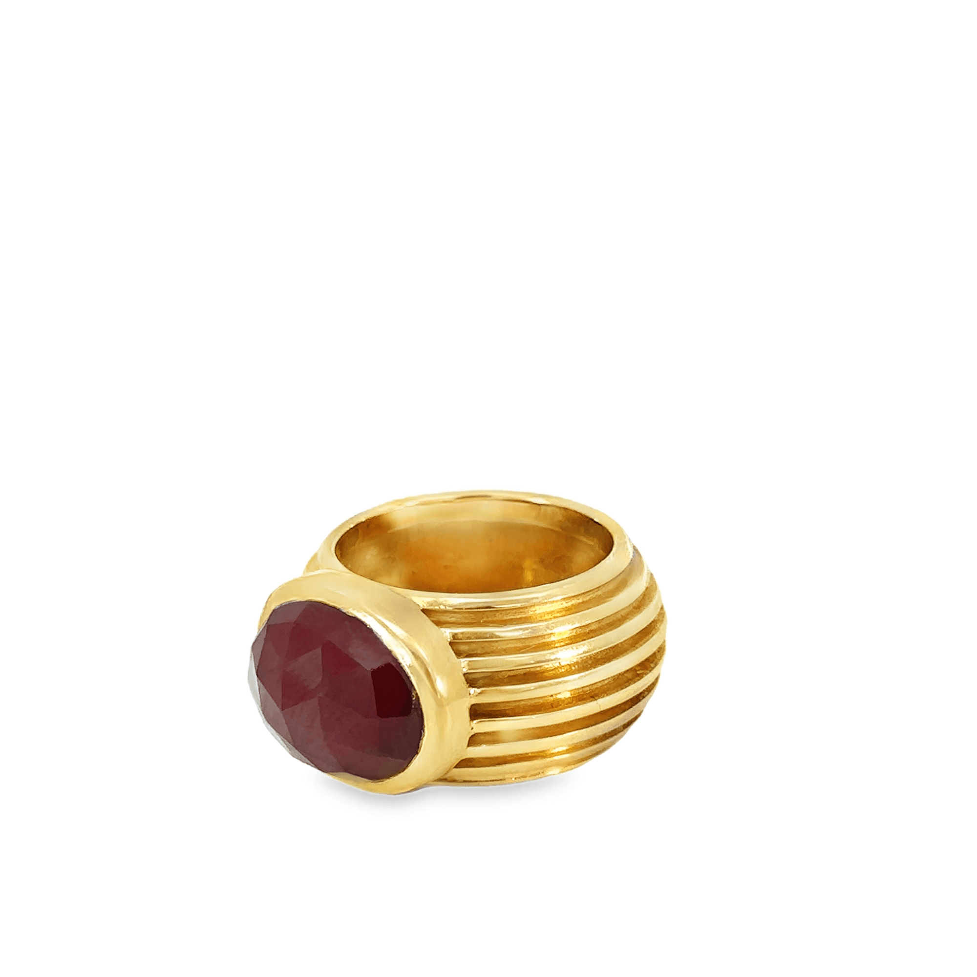18k Yellow Gold Garnet Textured Shank Estate Ring