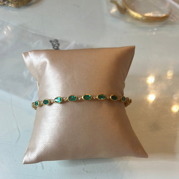 Emerald, diamond, and 18k gold bracelet